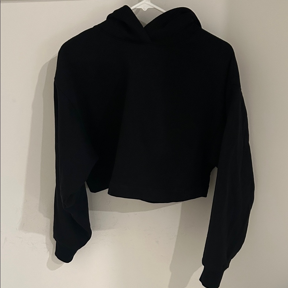 ALO Yoga Black Cropped Sweatshirt